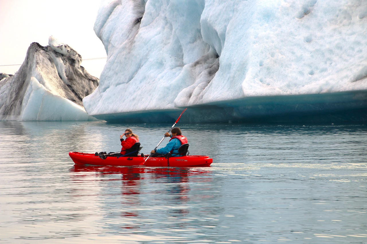 冰岛冰川皮划艇特写